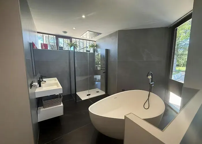 Casa vacanze With Pool In The Heart Of