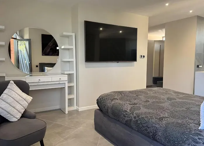 Casa vacanze With Pool In The Heart Of