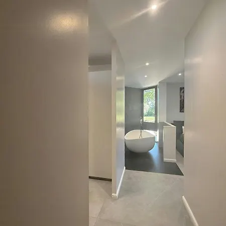 With Pool In The Heart Of بيت للعطل *