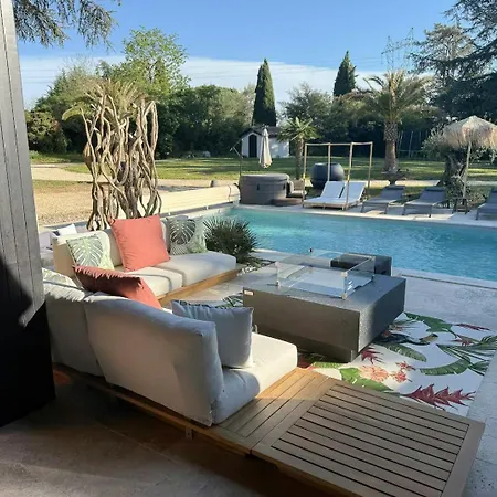 With Pool In The Heart Of * مونْتوبا