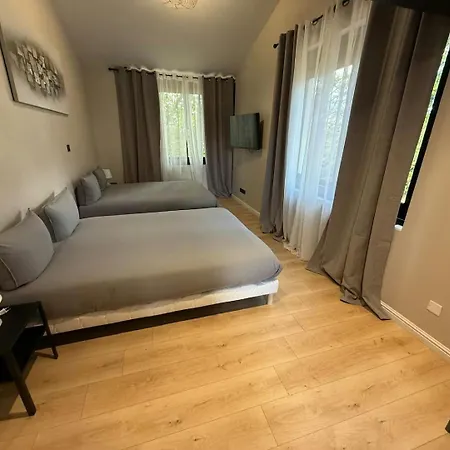 With Pool In The Heart Of * مونْتوبا