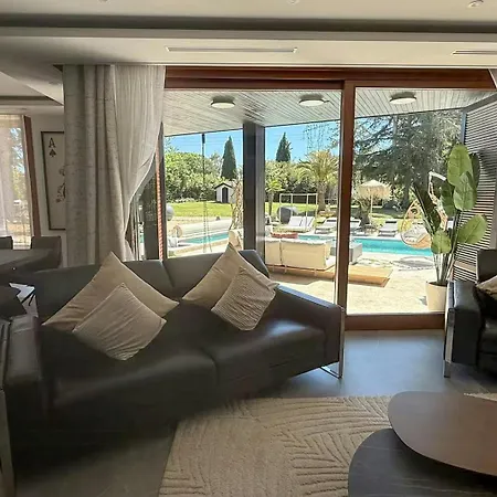 With Pool In The Heart Of مونْتوبا