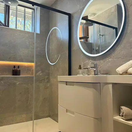 بيت للعطل With Pool In The Heart Of *