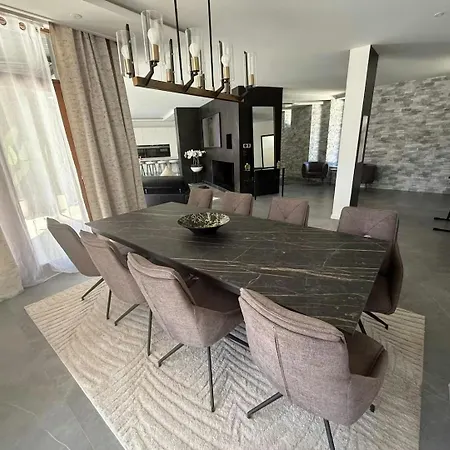 بيت للعطل With Pool In The Heart Of مونْتوبا