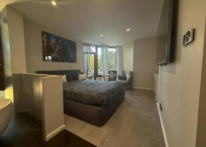 With Pool In The Heart Of Ferienhaus *